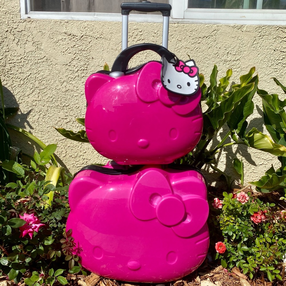 Hello Kitty “Hot Pink” Suitcase Set